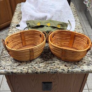 Baskets Oval Rustic Brown Wicker Baskets Set and 1 Green Leaf Liner